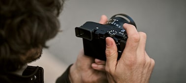 Ảnh của Máy ảnh nhỏ gọn RX1R III với cảm biến full-frame 61,0 triệu điểm ảnh và bộ xử lý AI