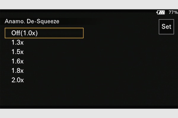 Hình ảnh màn hình menu của máy quay FX5 hiển thị cài đặt Anamorphic De-Squeeze, với tùy chọn Tắt (1.0x) được chọn và các tùy chọn từ 1.3x đến 2.0x.