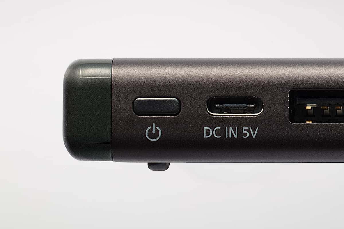 Cổng USB-C hỗ trợ sạc nhanh và tương thích với bộ sạc di động