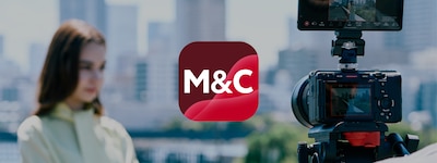 Hình ảnh minh họa buổi tác nghiệp ngoài trời với một người phụ nữ, có lớp phủ logo Monitor & Control phía trên.